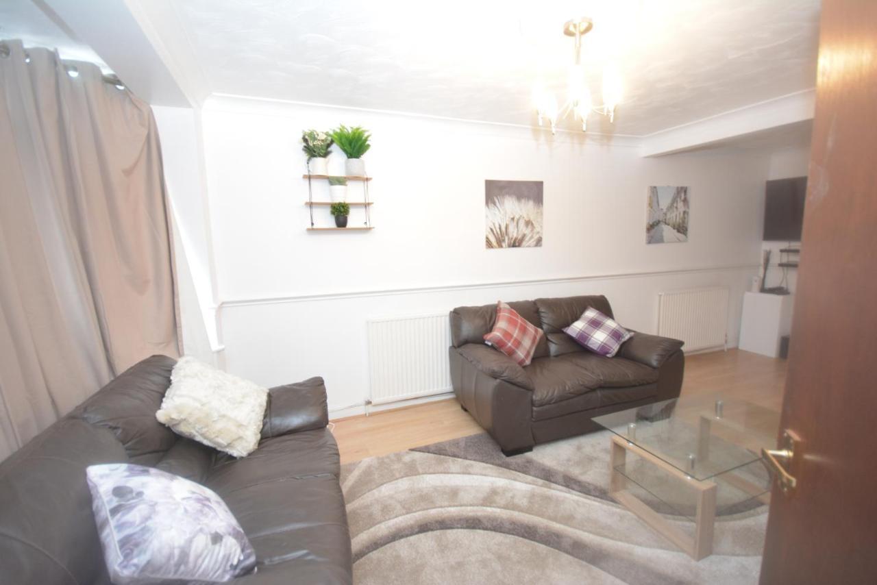 London Luxury 5 Bedroom House 2 Min Walk To The Tube Station Dagenham Exterior foto