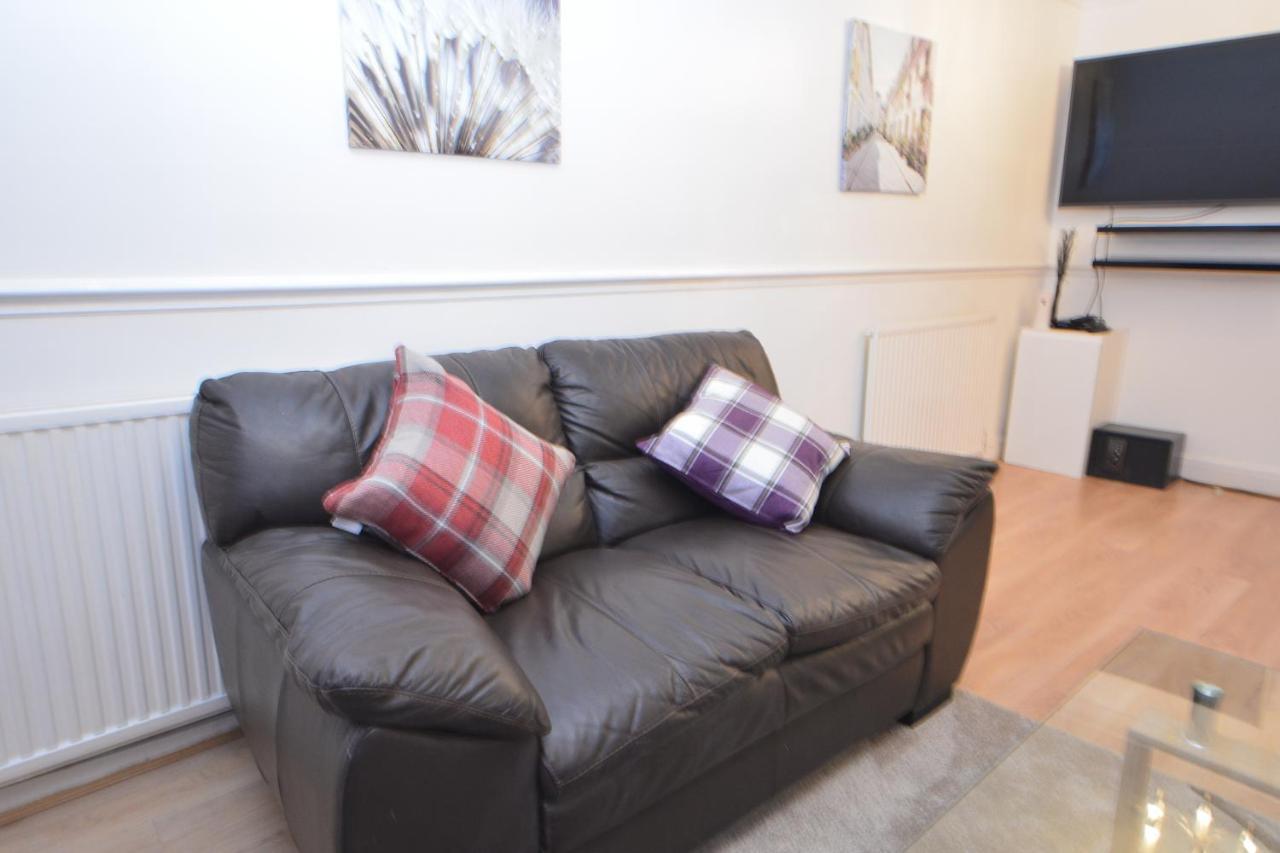 London Luxury 5 Bedroom House 2 Min Walk To The Tube Station Dagenham Exterior foto